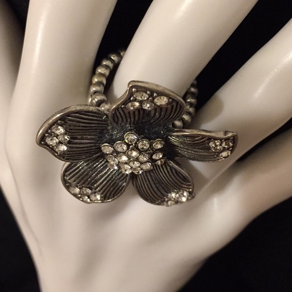 Antique Silver Rhinestone Flower Cocktail Ring – Lane Bryant (Stretchy) - Picture 5 of 8